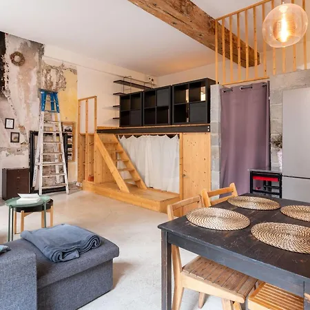 Charming 4 People Sathonay Terreaux Apartment *